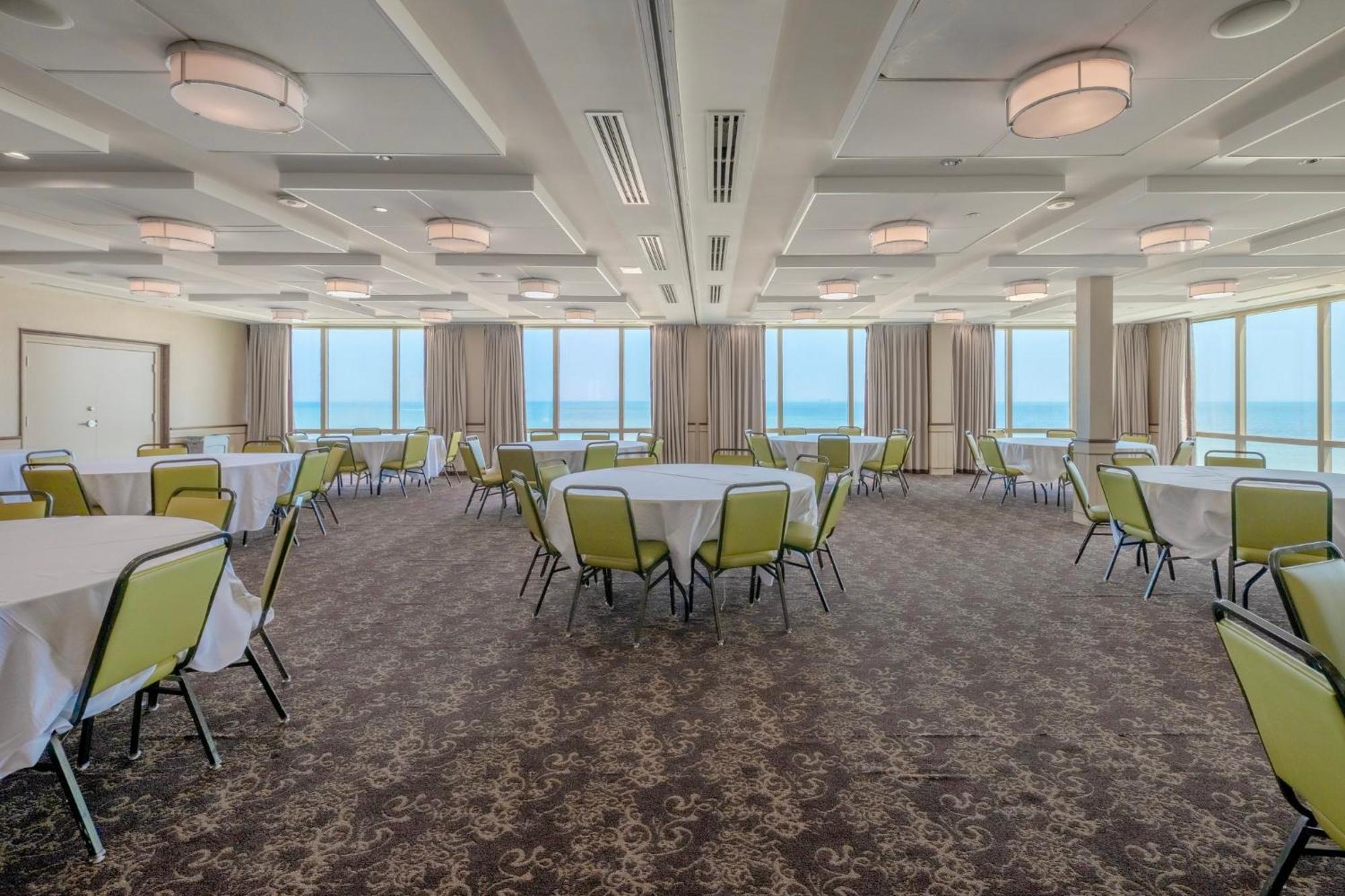 Holiday Inn & Suites Virginia Beach - North Beach By Ihg Exterior foto