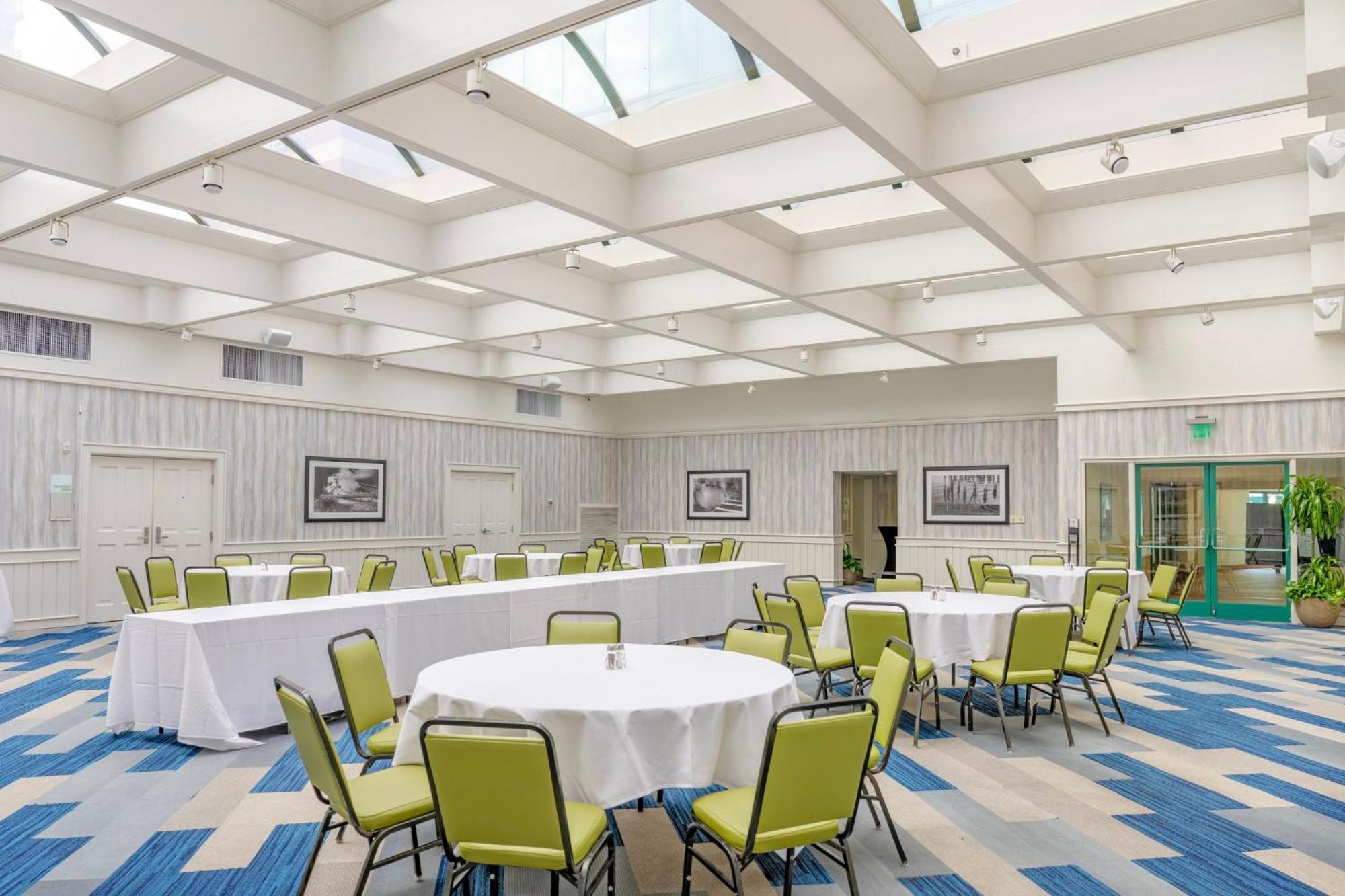 Holiday Inn & Suites Virginia Beach - North Beach By Ihg Exterior foto